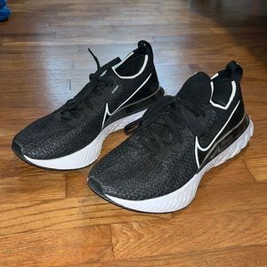 US Mens 10 Nike infinity react sneakers with Flyknit